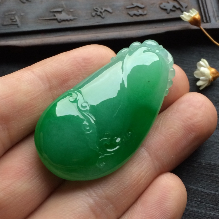 （超值推荐）糯冰种飘阳绿福瓜挂件