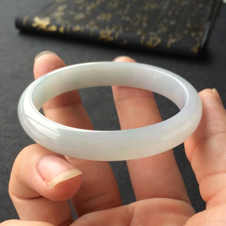 (超值推荐)糯冰种晴水贵妃镯(54.6mm-47.8mm)