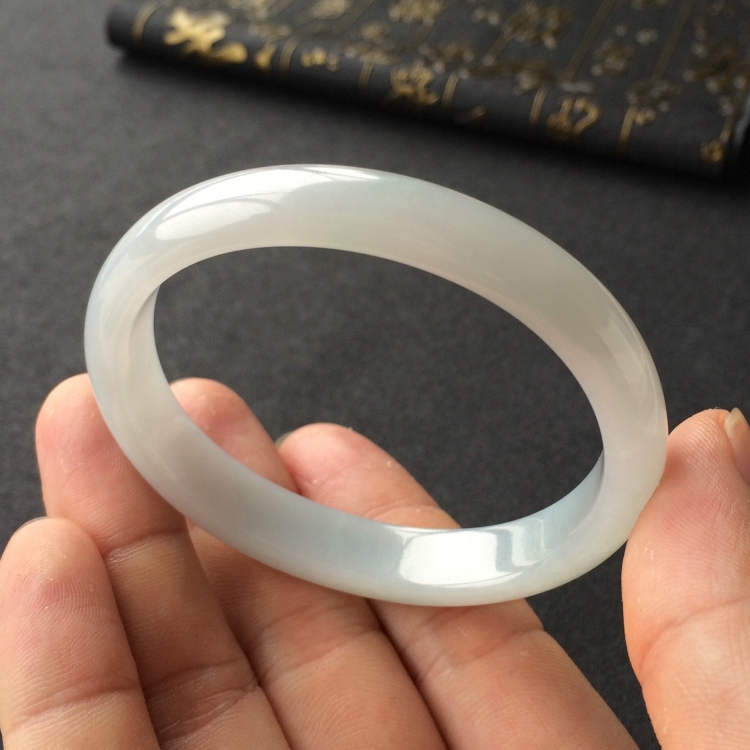 (超值推荐)糯冰种晴水贵妃镯(54.6mm-47.8mm)