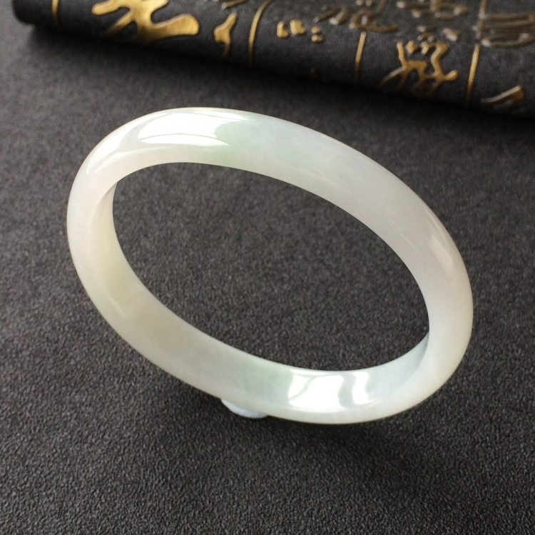 (超值推荐)糯冰种晴水贵妃镯(55mm-47mm)