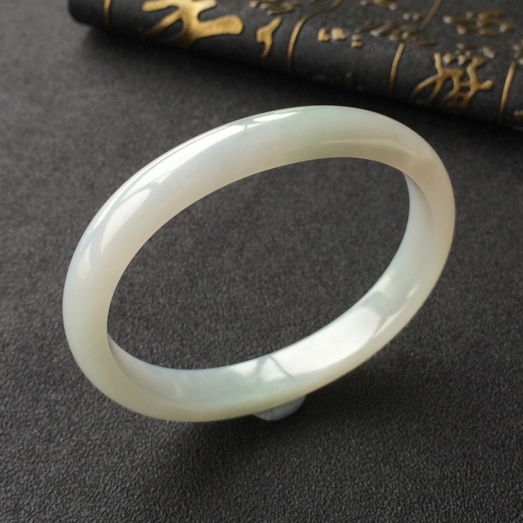 (超值推荐)糯冰种晴水贵妃镯(55mm-47mm)