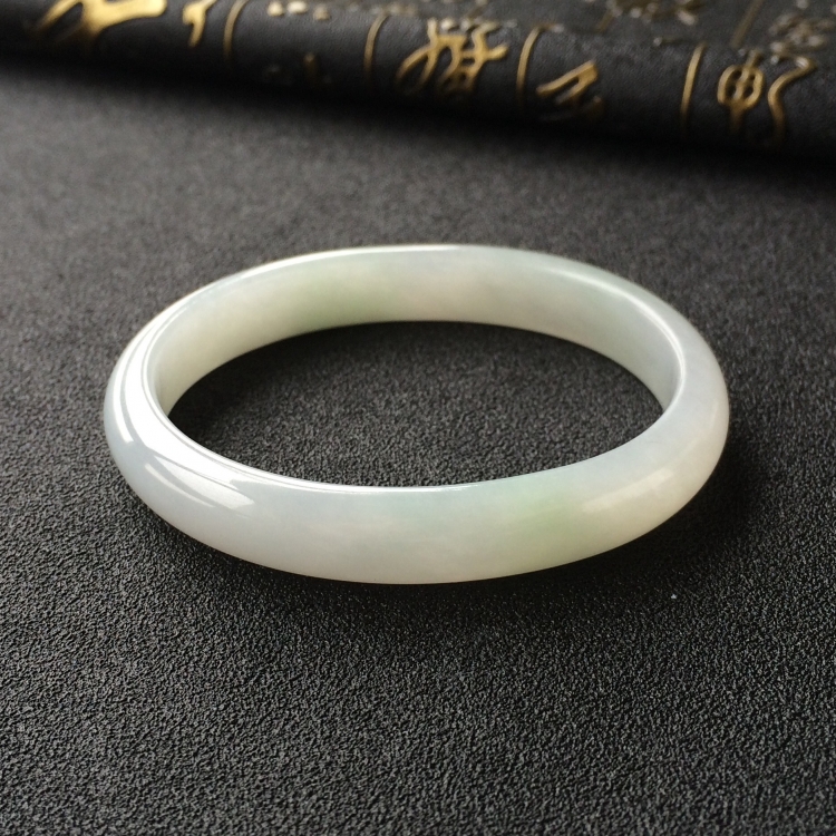 (超值推荐)糯冰种晴水贵妃镯(55mm-47mm)