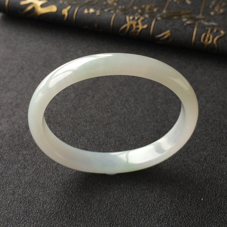 (超值推荐)糯冰种晴水贵妃镯(55mm-47mm)
