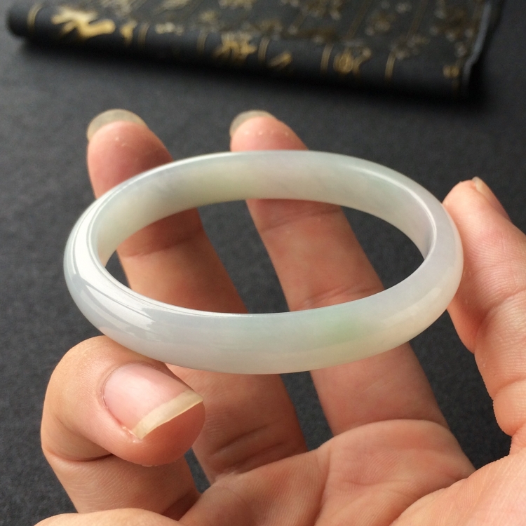 (超值推荐)糯冰种晴水贵妃镯(55mm-47mm)