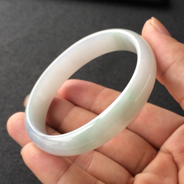 (超值推荐)糯冰种晴水贵妃镯(57.2mm-49.3mm)