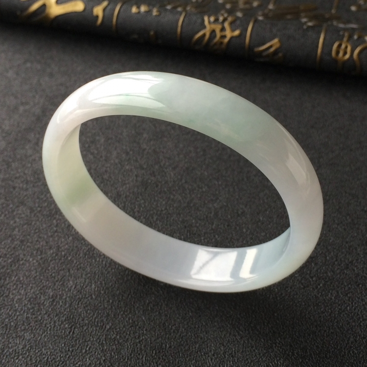 (超值推荐)糯冰种晴水贵妃镯(57.2mm-49.3mm)
