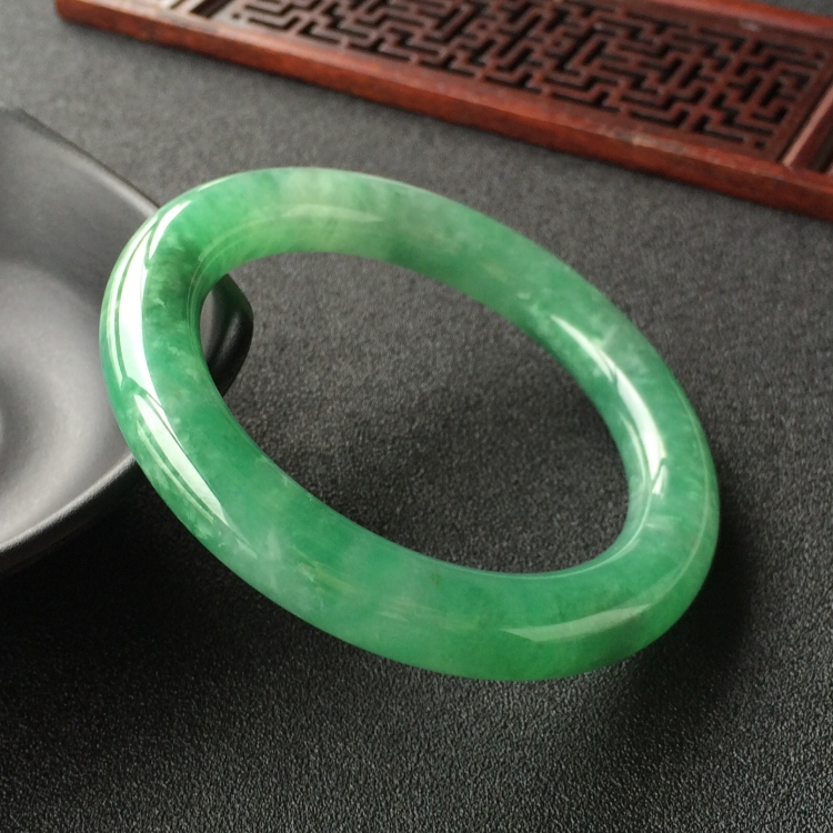 (超值推荐)糯冰种深绿圆条手镯(57mm)