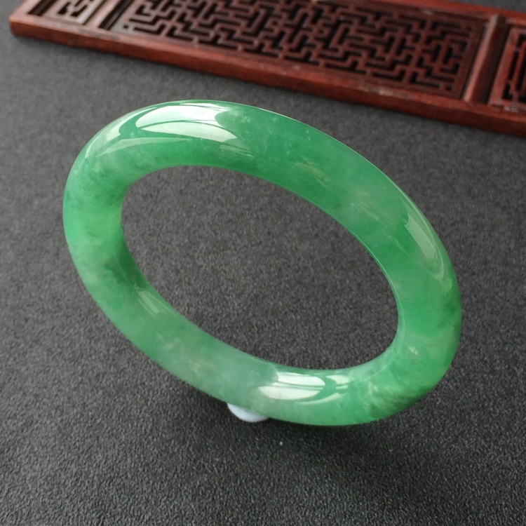 (超值推荐)糯冰种深绿圆条手镯(57mm)