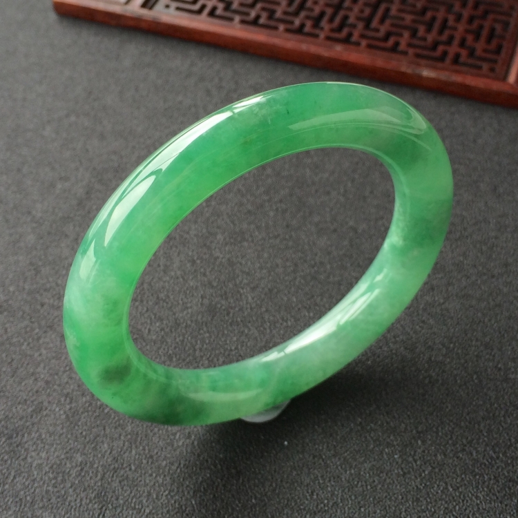 (超值推荐)糯冰种深绿圆条手镯(57mm)