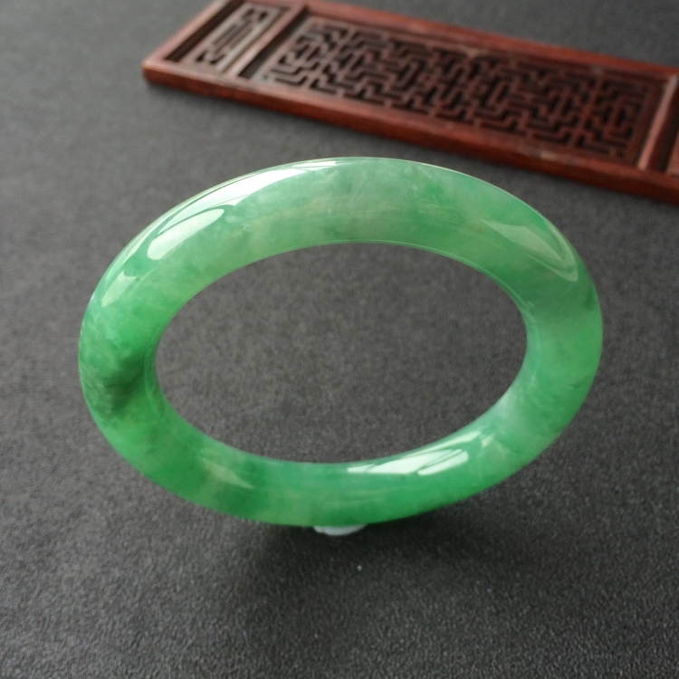 (超值推荐)糯冰种深绿圆条手镯(57mm)
