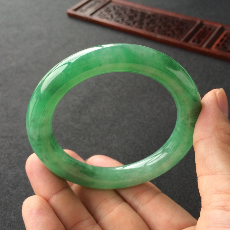 (超值推荐)糯冰种深绿圆条手镯(57mm)