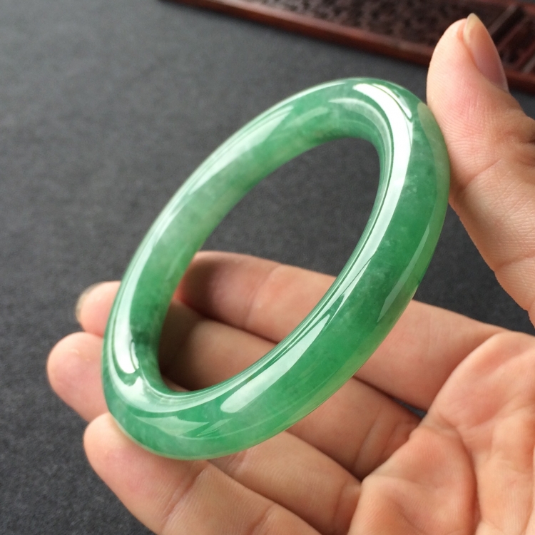(超值推荐)糯冰种深绿圆条手镯(57mm)