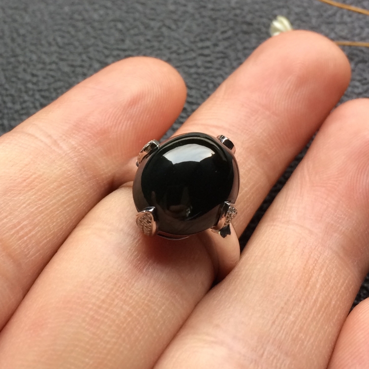 （超值推荐）镶白金钻石冰种墨翠戒指
