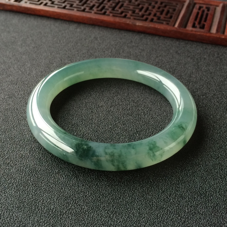 (超值推荐)糯冰种飘花圆条手镯(56.8mm)