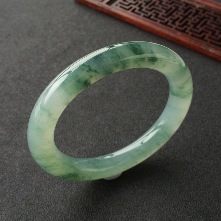 (超值推荐)糯冰种飘花圆条手镯(56.8mm)
