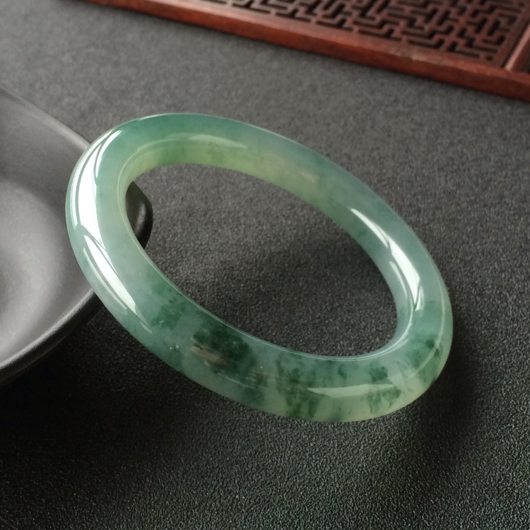 (超值推荐)糯冰种飘花圆条手镯(56.8mm)