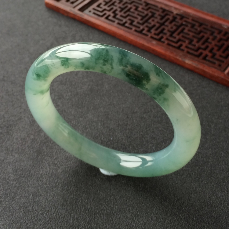 (超值推荐)糯冰种飘花圆条手镯(56.8mm)