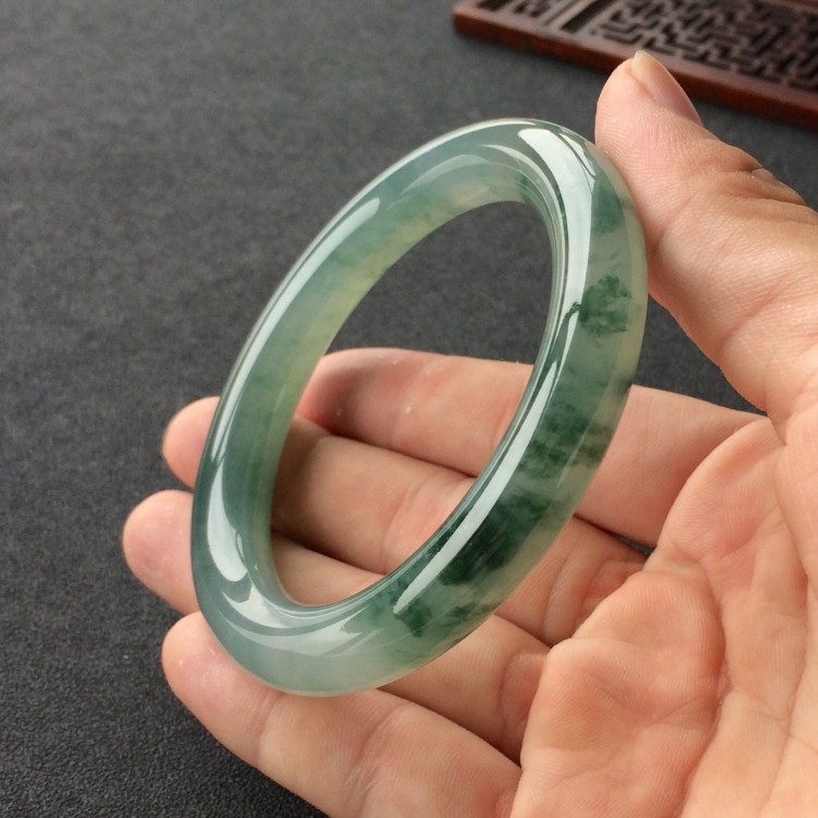 (超值推荐)糯冰种飘花圆条手镯(56.8mm)