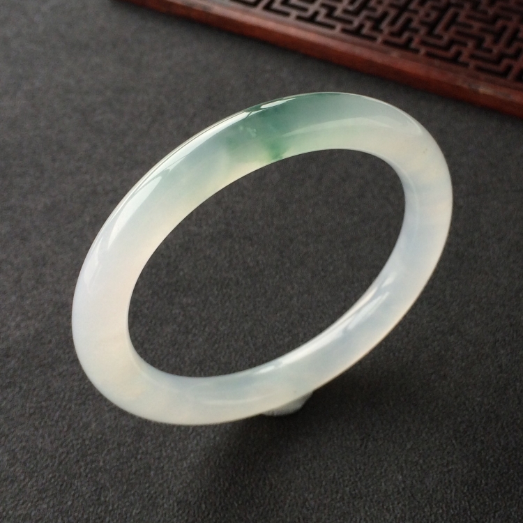 (超值推荐)冰种飘花圆条手镯(55.7mm)