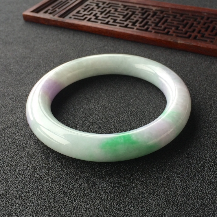 (超值推荐)糯冰种春带彩圆条手镯(57.7mm)