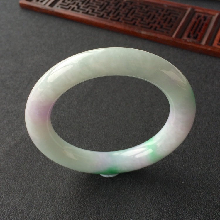 (超值推荐)糯冰种春带彩圆条手镯(57.7mm)