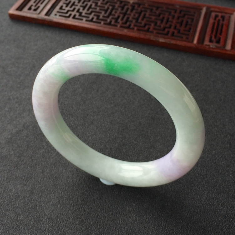 (超值推荐)糯冰种春带彩圆条手镯(57.7mm)