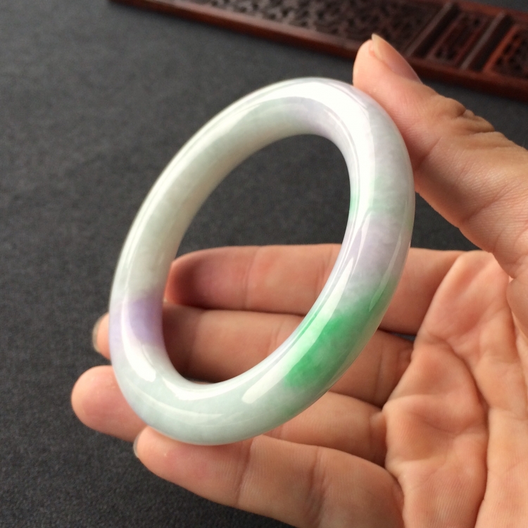 (超值推荐)糯冰种春带彩圆条手镯(57.7mm)