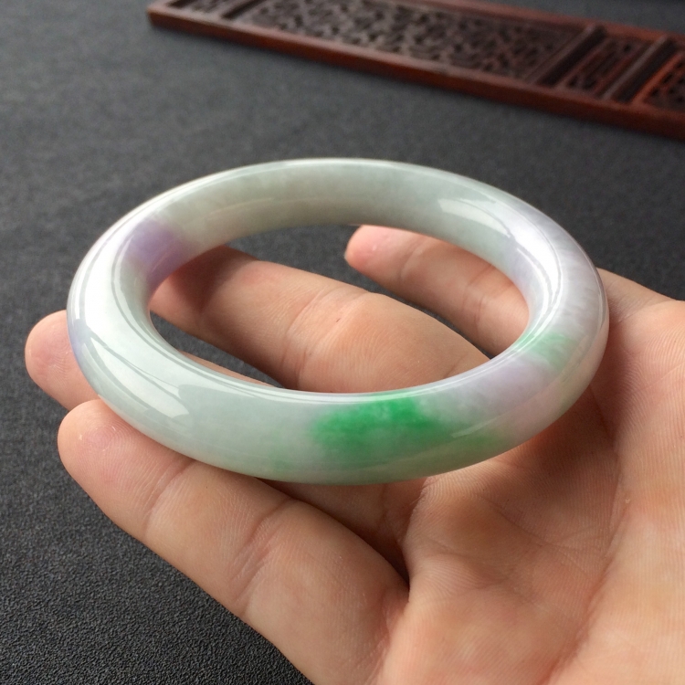 (超值推荐)糯冰种春带彩圆条手镯(57.7mm)
