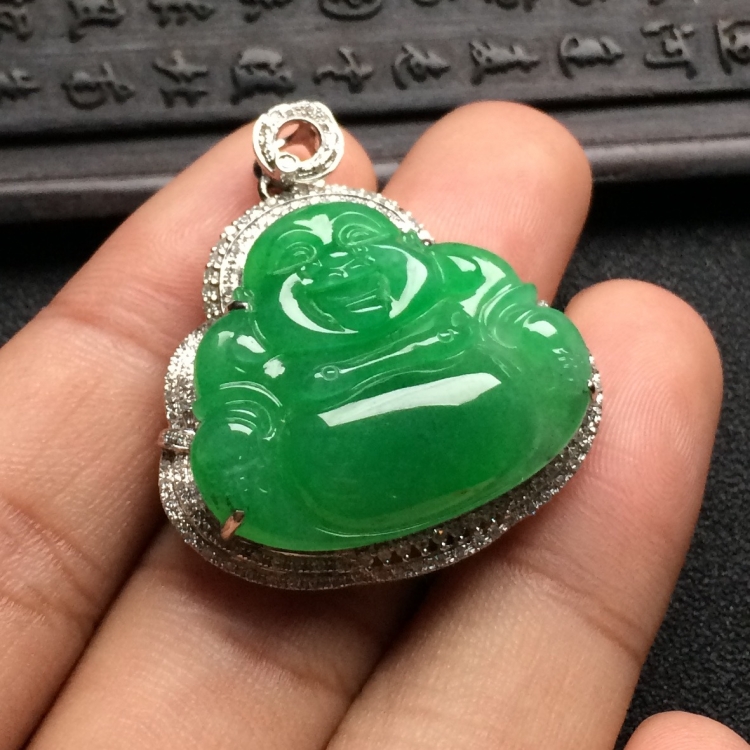 （超值推荐）糯冰种绿晴水镶白金钻石玉佛胸坠