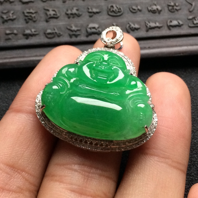 （超值推荐）糯冰种绿晴水镶白金钻石玉佛胸坠