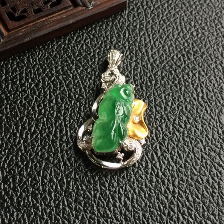 (超值推荐)冰种晴水略飘翠镶彩金钻石金玉满堂胸坠