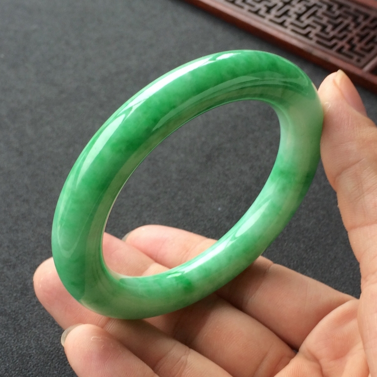 (超值推荐)糯冰种飘翠圆条手镯(56.6mm)