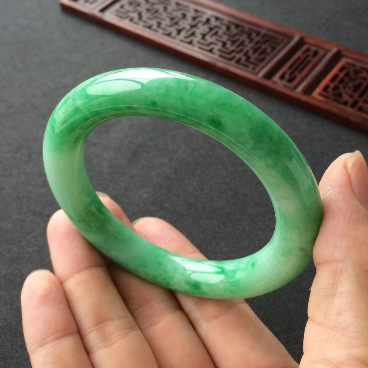 (超值推荐)糯冰种飘翠圆条手镯(56.6mm)