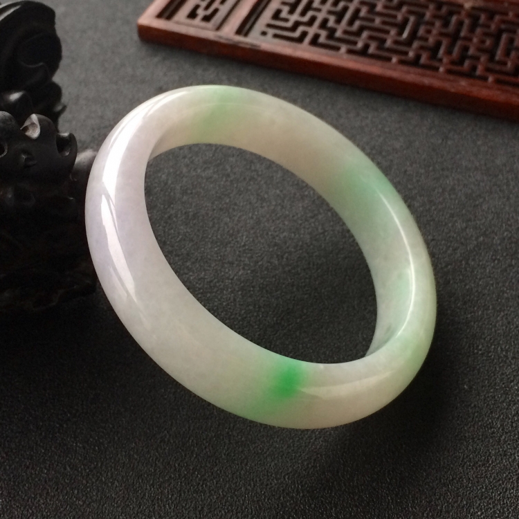(超值推荐)糯冰种春带彩手镯(57mm)