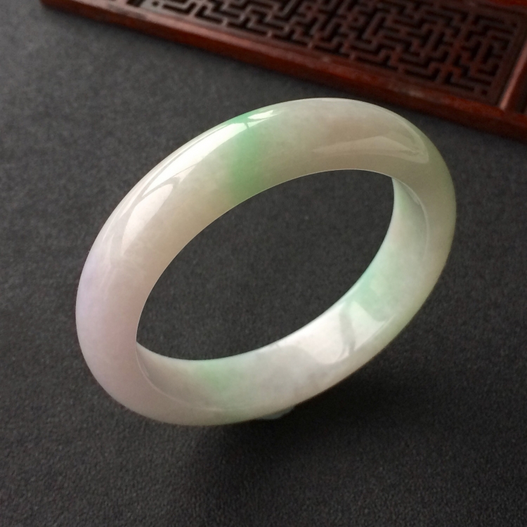 (超值推荐)糯冰种春带彩手镯(57mm)