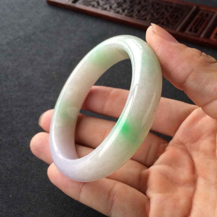 (超值推荐)糯冰种春带彩手镯(57mm)