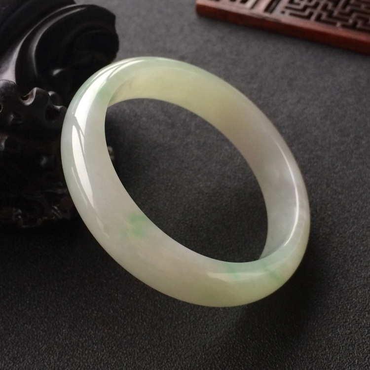 (超值推荐)糯冰种晴水略飘翠手镯(57.5mm)