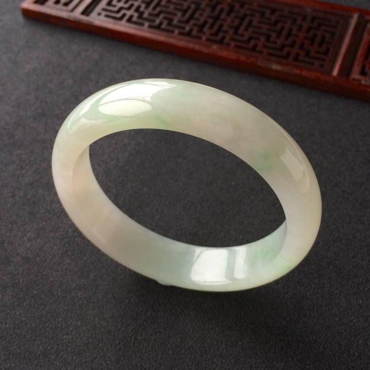 (超值推荐)糯冰种晴水略飘翠手镯(57.5mm)