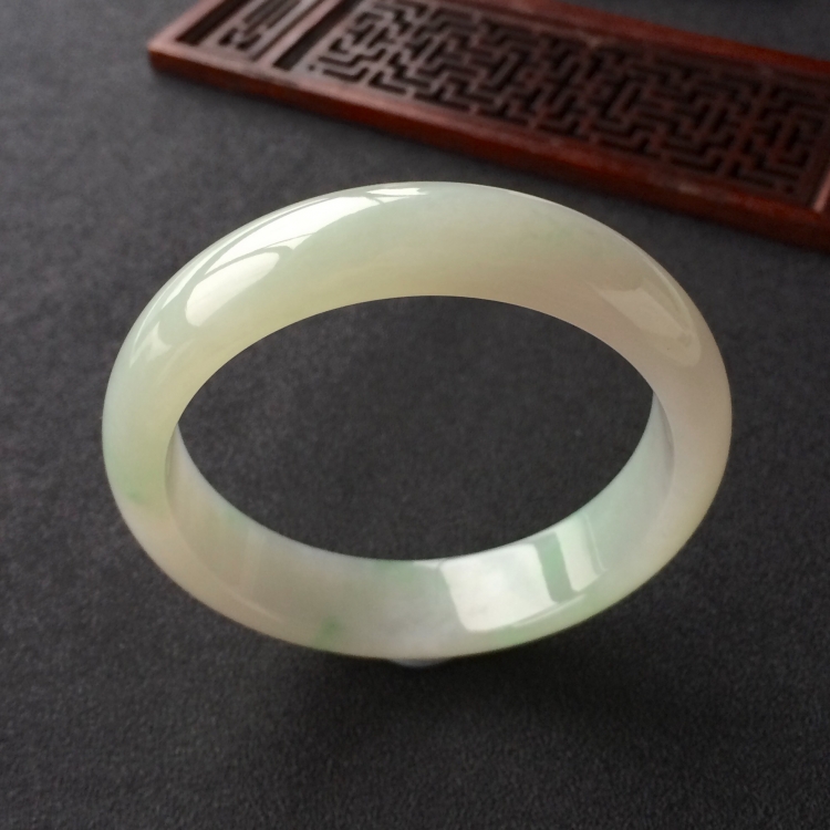 (超值推荐)糯冰种晴水略飘翠手镯(57.5mm)
