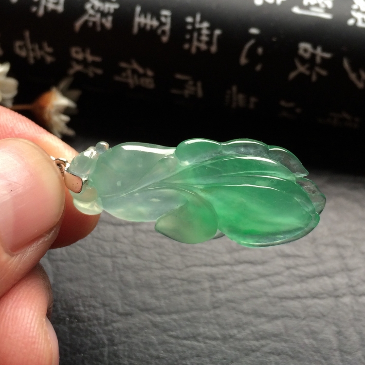 （超值推荐）冰种绿晴水玉兰花挂件（金扣）