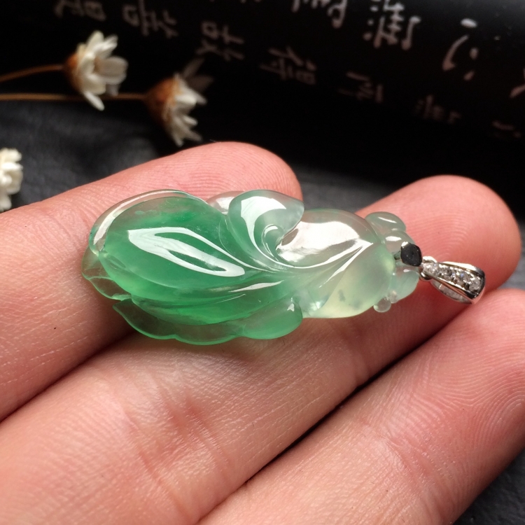 （超值推荐）冰种绿晴水玉兰花挂件（金扣）