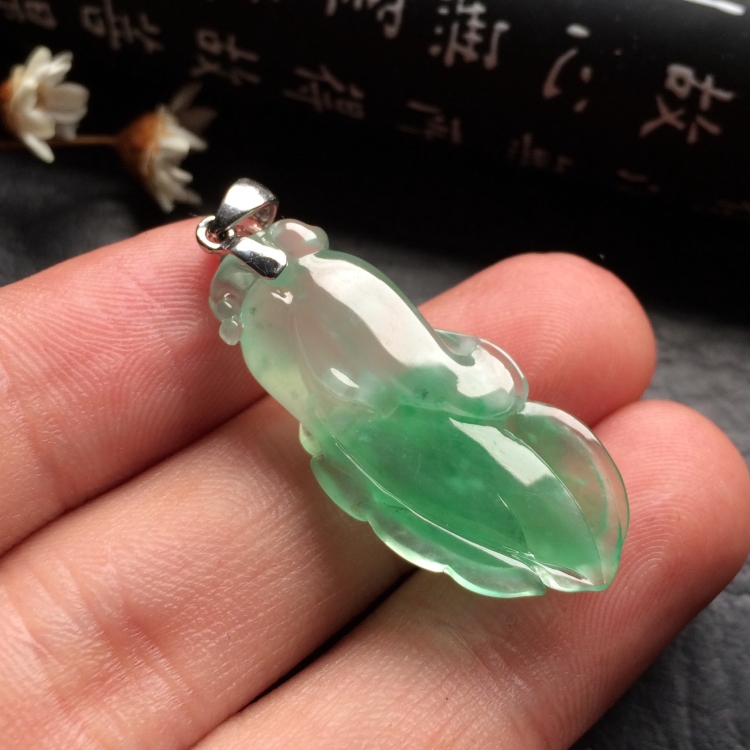 （超值推荐）冰种绿晴水玉兰花挂件（金扣）