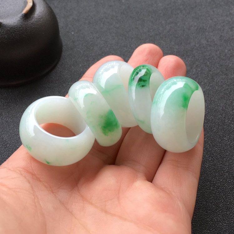 (超值推荐)糯冰种飘翠指环一批走