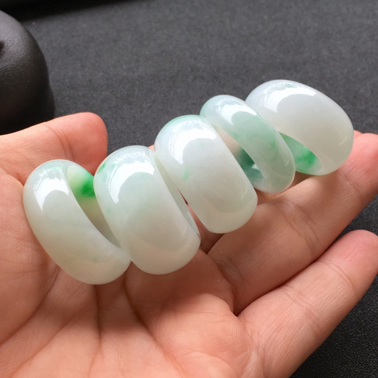 (超值推荐)糯冰种飘翠指环一批走