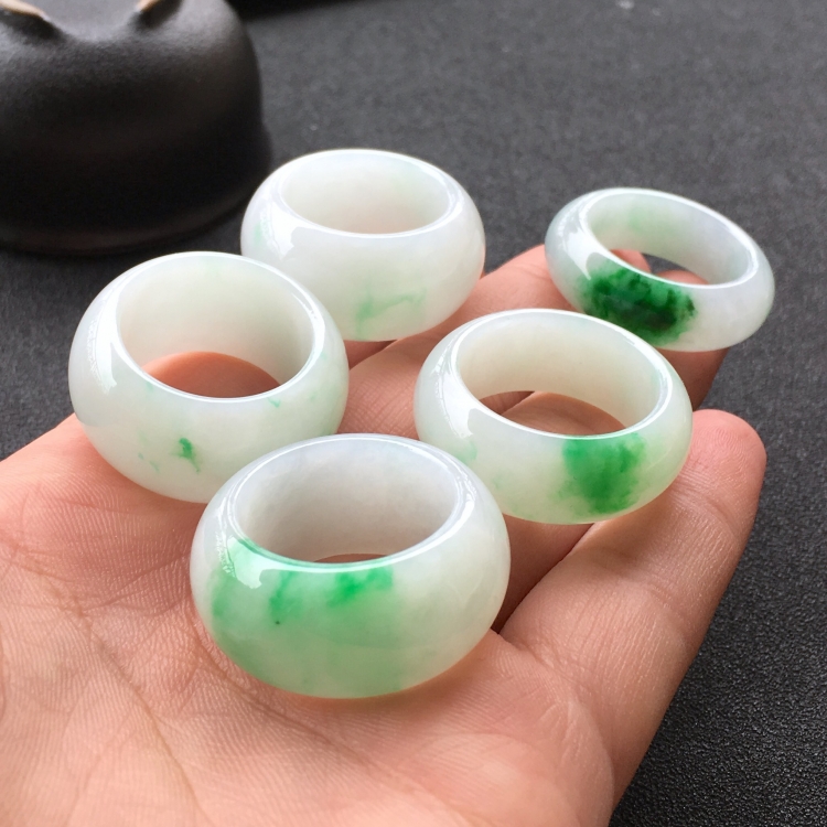 (超值推荐)糯冰种飘翠指环一批走