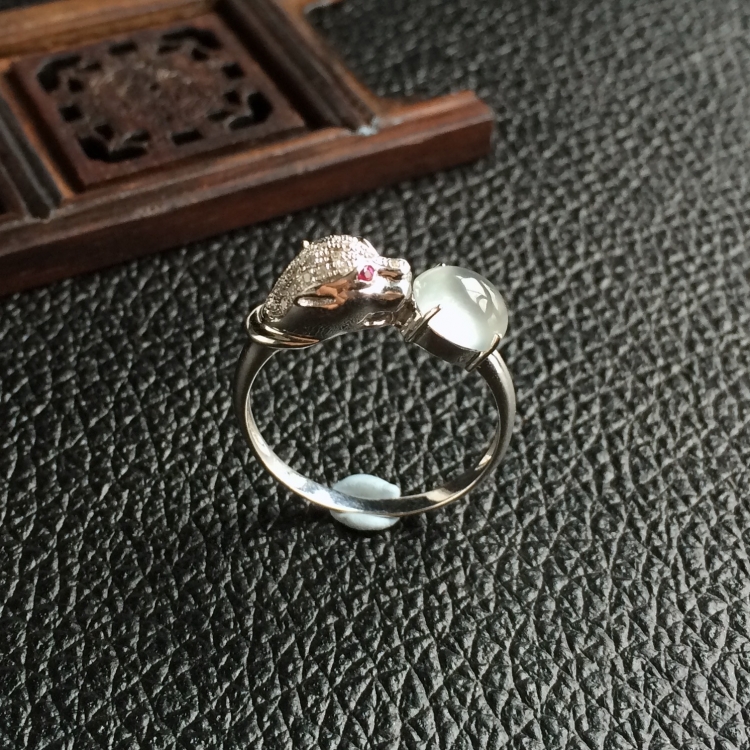 (超值推荐)冰玻种无色镶白金钻石豹头戒指