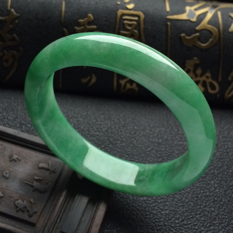 （超值推荐）糯冰种豆绿手镯（55mm）
