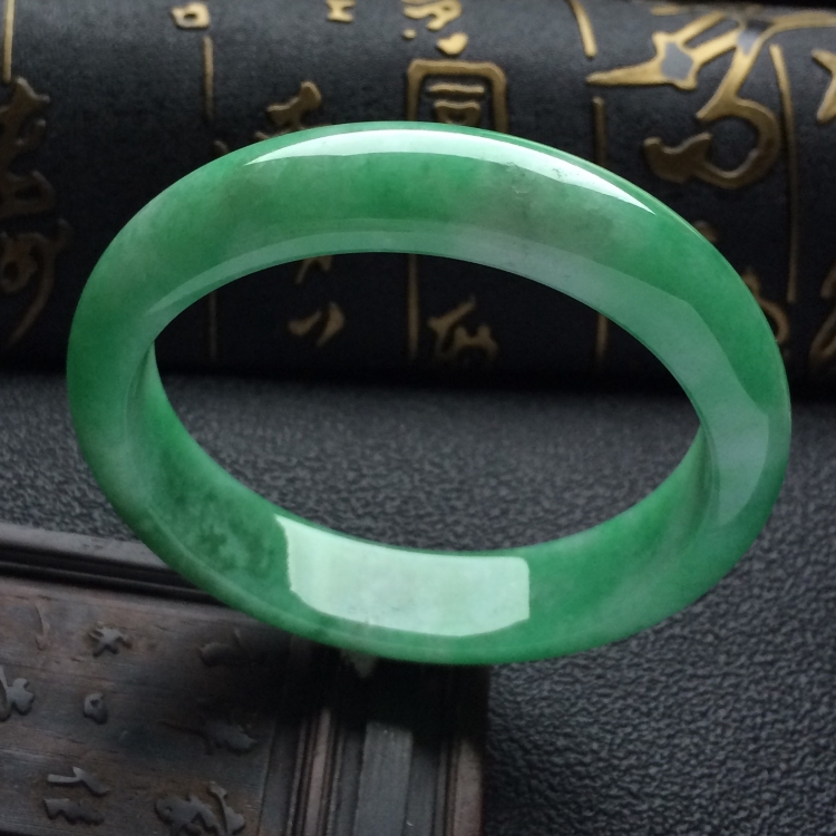 （超值推荐）糯冰种豆绿手镯（55mm）