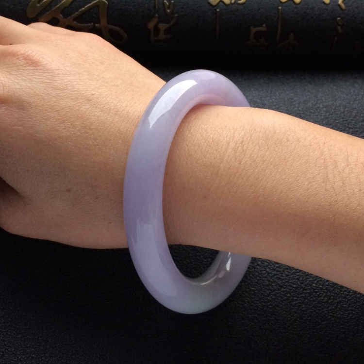 （超值推荐）糯冰种淡紫罗兰圆条手镯（56mm）