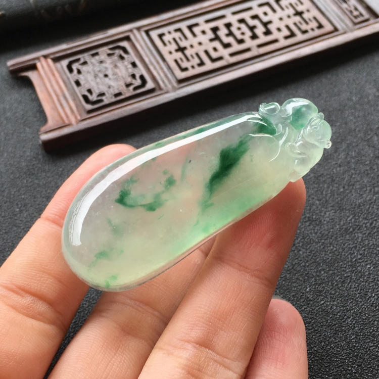 (超值推荐)冰种飘绿花福瓜挂件